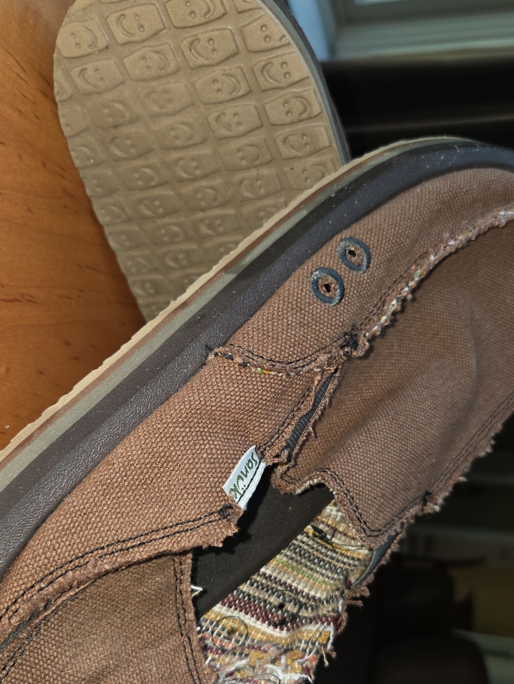 Sanuk NWOT Brown Canvas Slip-On Loafers with Patterned Lining